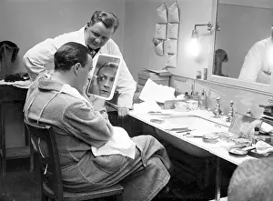 Puts: Willy Fritsch in his dressing room