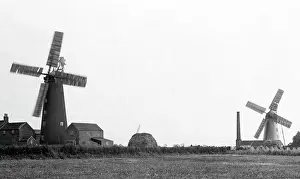 Owston: Windmills at Owston Ferry early 1900s