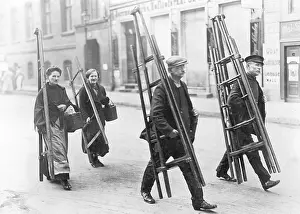 Cleaner: Window cleaners with their colleagues on the way to work, 19