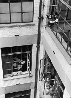 Georginas: WINDOW CLEANING GIRLS