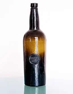 Receptacles: Wine bottle with seal March 1850