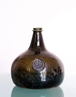 Receptacles: Wine bottle with shield seal