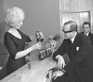 Cunning: Wine serving - bartender - wine serving
