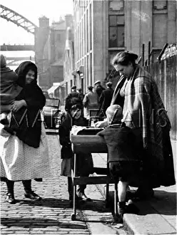 Winkles: WINKLE SELLER 1930S
