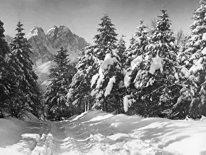Deeply: Winter magic in Garmisch-Partenkirchen, around 1925