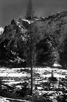 Rises: Winter in Mittenwald, 1923