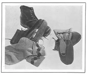 Mittens: Winter sports: knitted socks