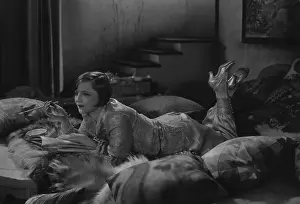 Pillow: Woman in the 1920s