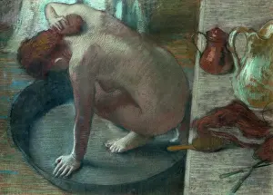 Toilette: Woman in her bath