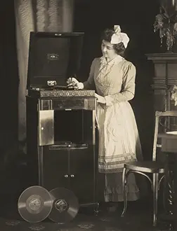 Lcgr1805: Woman beginning to play a phonograph in 1908