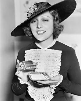 Addicts: Woman with cigarette case