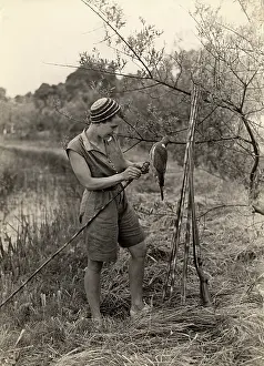 Ros Fraser Collection: Woman and dead pigeon