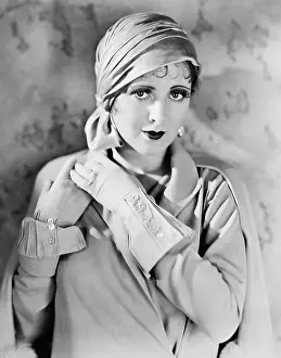 Close Crop: Woman in gloves and hat