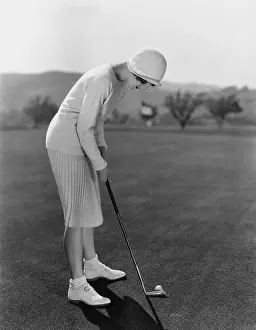 Putt: Woman golfing