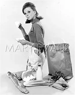 Unpacking: WOMAN HAVING A CUPPA