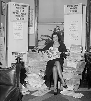 Modification: Woman holding a Petition to Congress/ Modification