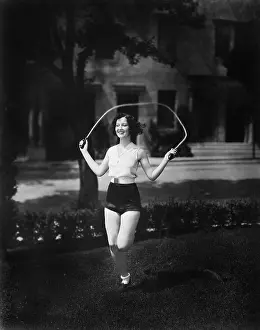 Workouts: Woman jumping rope