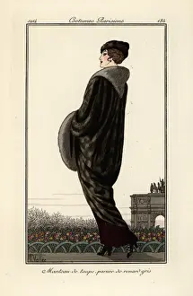 Oversize: Woman in long coat of grey fox fur
