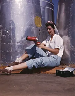 Lunchbox: Woman - Occupations - Worker - Wwii