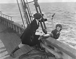 Everett Collection (old Visuals): Woman overboard