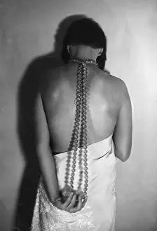 Ladieswear: A woman with pearls, 1935