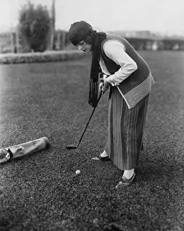 Putt: Woman playing golf