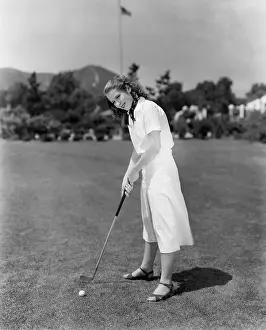 Accurateness: Woman playing golf on a golf course