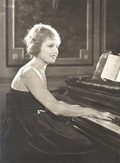 1910s 1940s: Woman playing piano