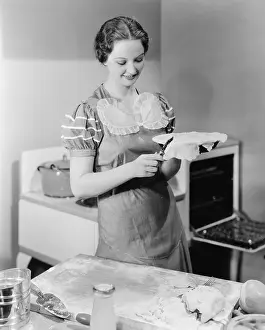 Employ: Woman preparing a pie in the kitchen