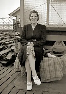 Netting: Woman at the seaside