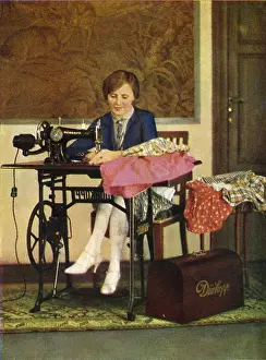 Ossi: Woman with sewing machine