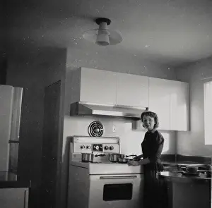 Edmonton: Woman in a typical American kitchen