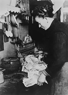 Nickel: Woman using banknotes as fuel, Germany 1920s