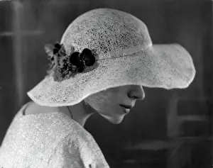 Stiffened: Woman wearing lace hat
