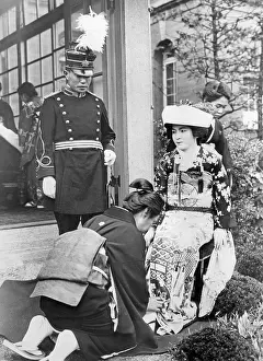 Marry: Woman before her wedding, 1933