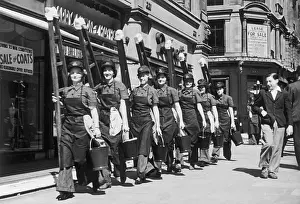 Georginas: WOMAN WINDOW CLEANERS