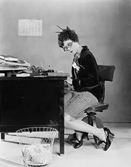 Eyesight: Woman working in the office