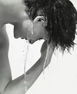 Shampoo: Woman's Day magazine - article on shampooing - 1957