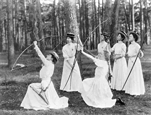 Archery: Women during archery, 1914