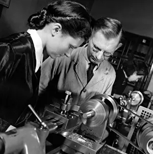 Exceptionally: Women in the armaments industry, 1940