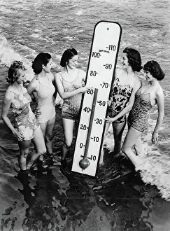 Thermometer: Women on the beach with an oversized