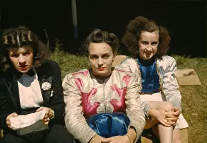 Frizzy: Women carnival performers, original title: ?