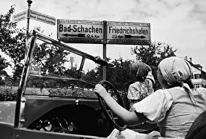 Friedrichshafen: Women check the right way, 1937