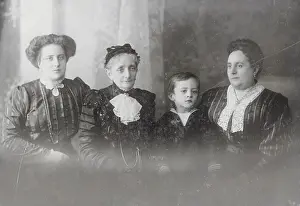Franzl: Three women with child