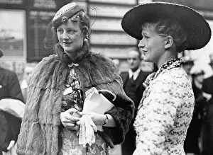 Ascot: Women in conversation, 1937