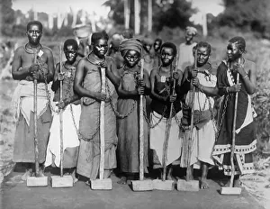 Enslavement: Women convicts working on road while chained ?