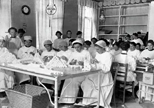 Bandage: Women cutting dressing, 1914