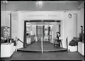 Bankes: Two women in a demonstration kitchen