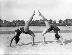 Werian: Two women doing gymnastics