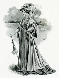 Tulle: Women in dust cloak 1907